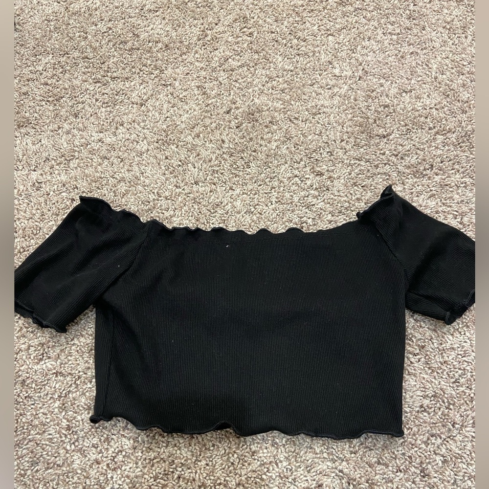 BLACK SHEIN OFF THE SHOULDERS CROP TOP